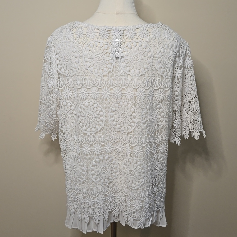 Chico's White Lace Crochet Tunic Top with Pleated Hem – Size 2 (Large) - Picture 5 of 8